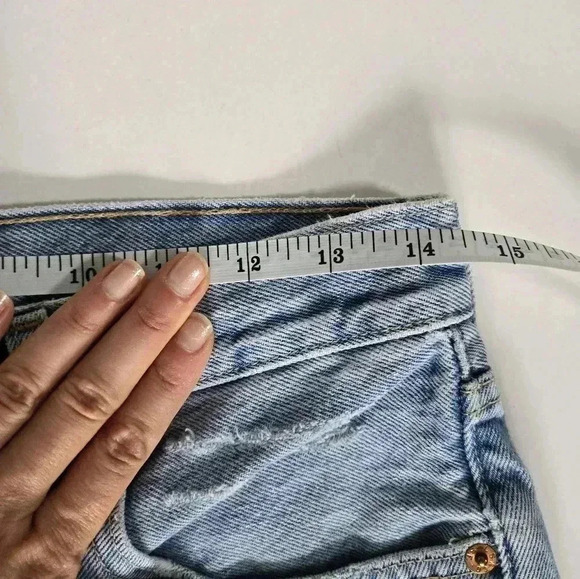 Levi's 501 button fly light wash distressed shorts sz 28 - Picture 7 of 12